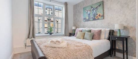 Desk, iron/ironing board, travel cot, WiFi