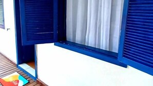 컴포트 더블룸, 발코니, 마당 전망 | 내부