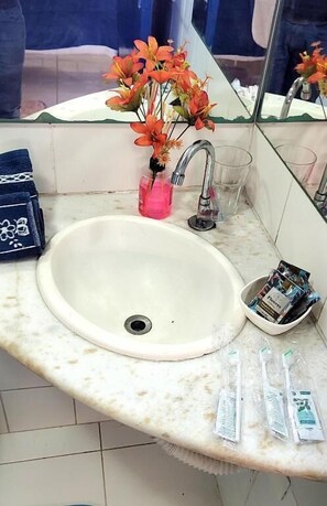 Pyyhkeet, saippua, sampoo, vessapaperi