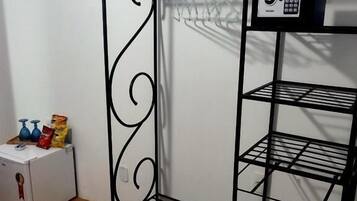 Tremannsrom – comfort, bakgårdsutsikt | Innvendig