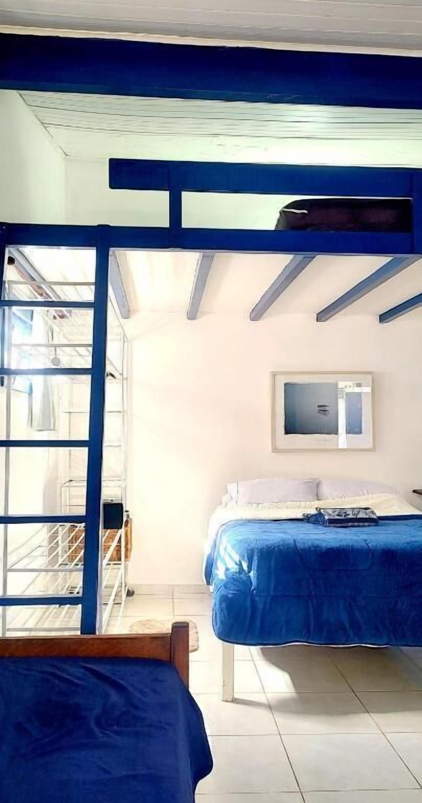 Neljän hengen superior-huone, patio, näköala pihalle | Tallelokero huoneessa, ilmainen Wi-Fi