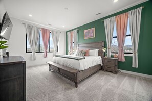 5 bedrooms, desk, iron/ironing board, travel cot