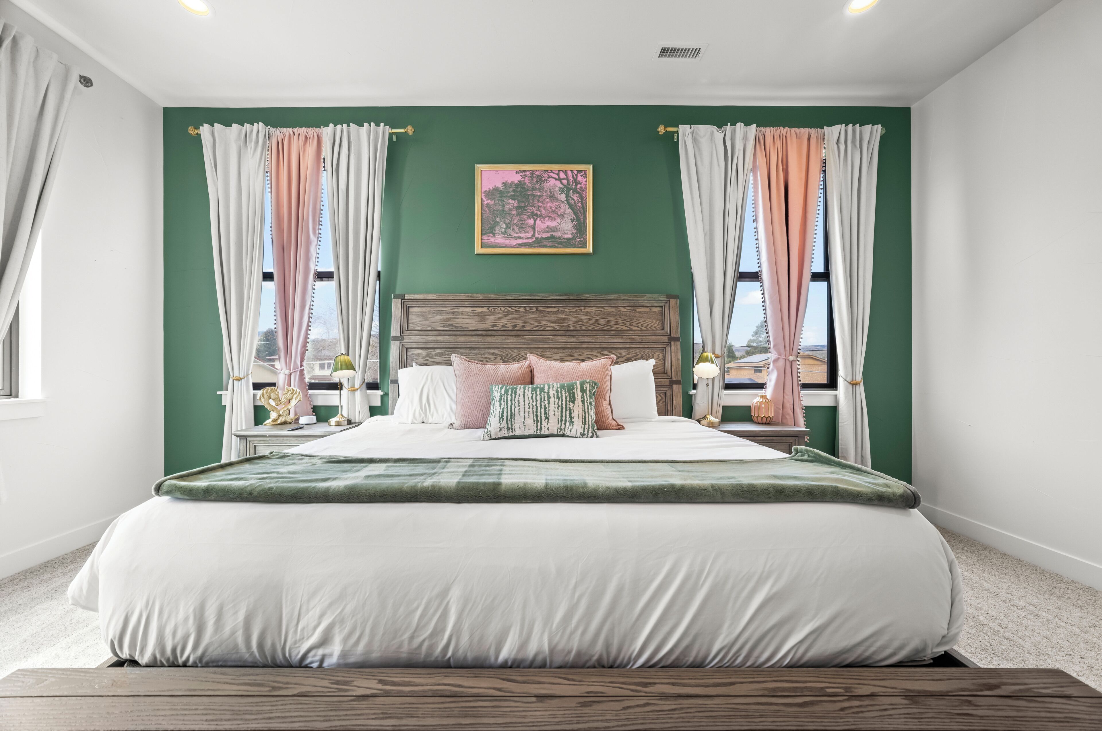 5 bedrooms, desk, iron/ironing board, travel cot