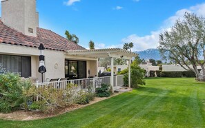 Property grounds - STUNNING FURNISHED POOLSIDE HOME AT MISSION HILLS COUNTRY CLUB RANCHO MIRAGE (Rancho Mirage)