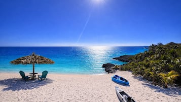 沙滩椅、沙滩毛巾