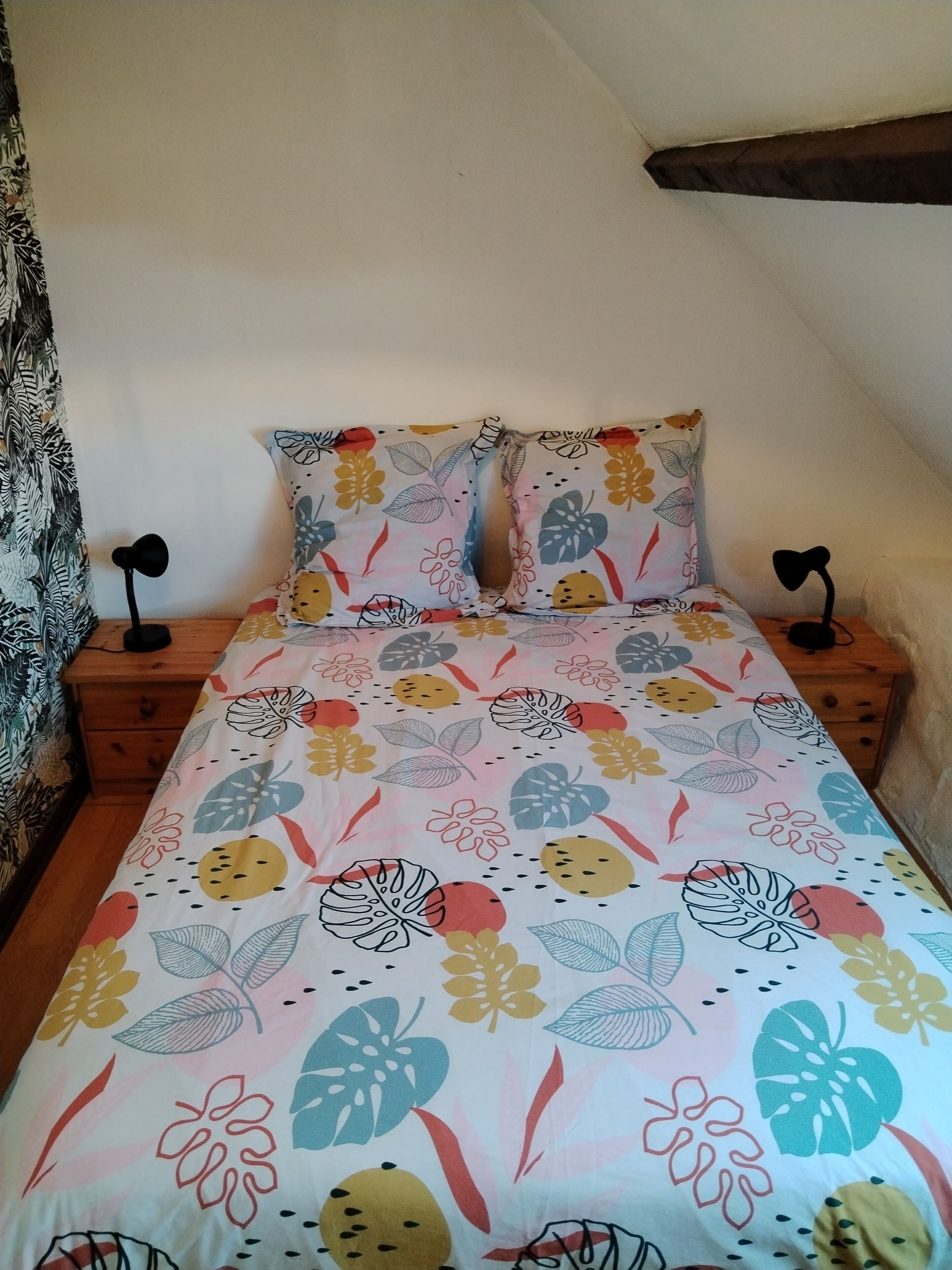 3 bedrooms, iron/ironing board, bed sheets