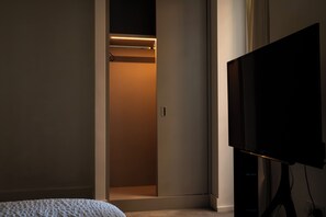 1 bedroom, iron/ironing board, WiFi, bed sheets - Stylish New-Build Flat for 2 in Battersea (London)