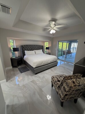 3 bedrooms, iron/ironing board, WiFi, bed sheets - Stunning 4 bedroom home with Heated Pool and Spa (Cape Coral)