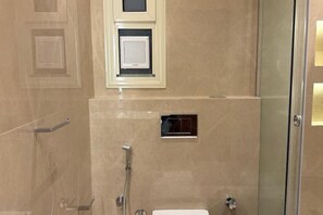 Dusche, Handtücher, Seife, Toilettenpapier