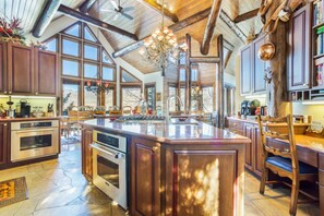 Fridge, microwave, oven, stovetop - Large Beaver Creek Home - Privacy Emphasis (Avon)