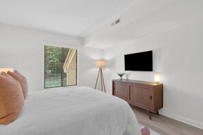 2 bedrooms, desk, iron/ironing board, free WiFi