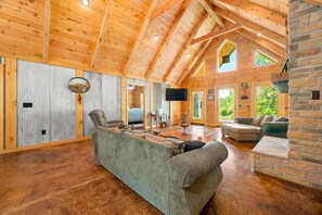 Interior - Luxury Log Cabin, Pet Friendly, Hot Tub, Golfing, Near Brown County State Park (Nashville)