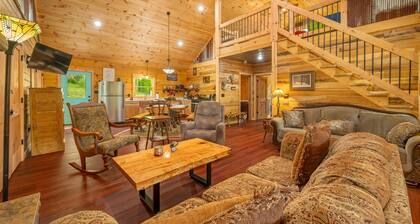 Luxury Log Cabin, Pet-Friendly, Hot Tub, & Pond