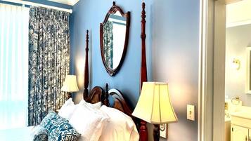 Bureau, espace de travail pour ordinateur portable, rideaux occultants