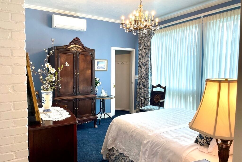 書桌、手提電腦工作空間、遮光窗簾/窗簾、熨斗/熨衫板