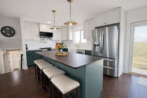 Private kitchen - New Country 5 Bedroom 3 Bathrooms Retreat 2 Living Rooms Ski + Ogden (Hooper)