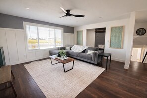 Smart TV - New Country 5 Bedroom 3 Bathrooms Retreat 2 Living Rooms Ski + Ogden (Hooper)