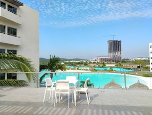 Pool - Apartment with lagoon view mas amenities (Mazatlán)