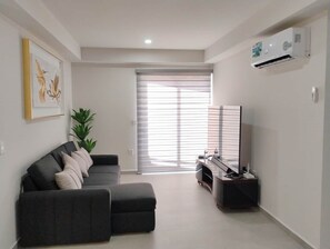 TV, ping pong - Apartment with balcony overlooking the lagoon. (Mazatlán)