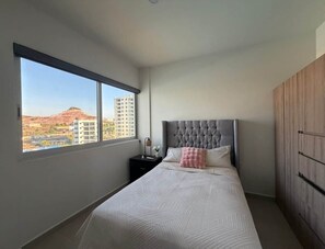 3 bedrooms, iron/ironing board, WiFi, bed sheets - Apartment with balcony overlooking the lagoon (Mazatlán)