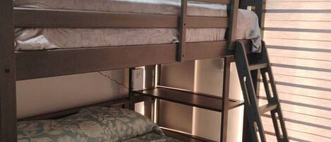 2 dormitorios, tabla de planchar con plancha, wifi y ropa de cama