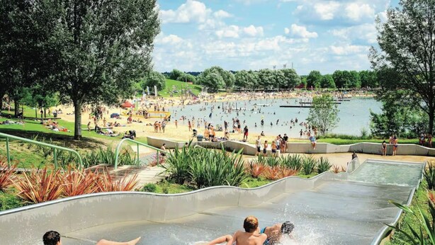 A water park with multiple slides and a large lake. - Large duplex for 8 guests, 2 bathrooms, near Disneyland & Paris (Champs-sur-Marne)