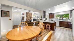 Dining - Pine View Cottage - 80 Ponderosa (Plumas Eureka)