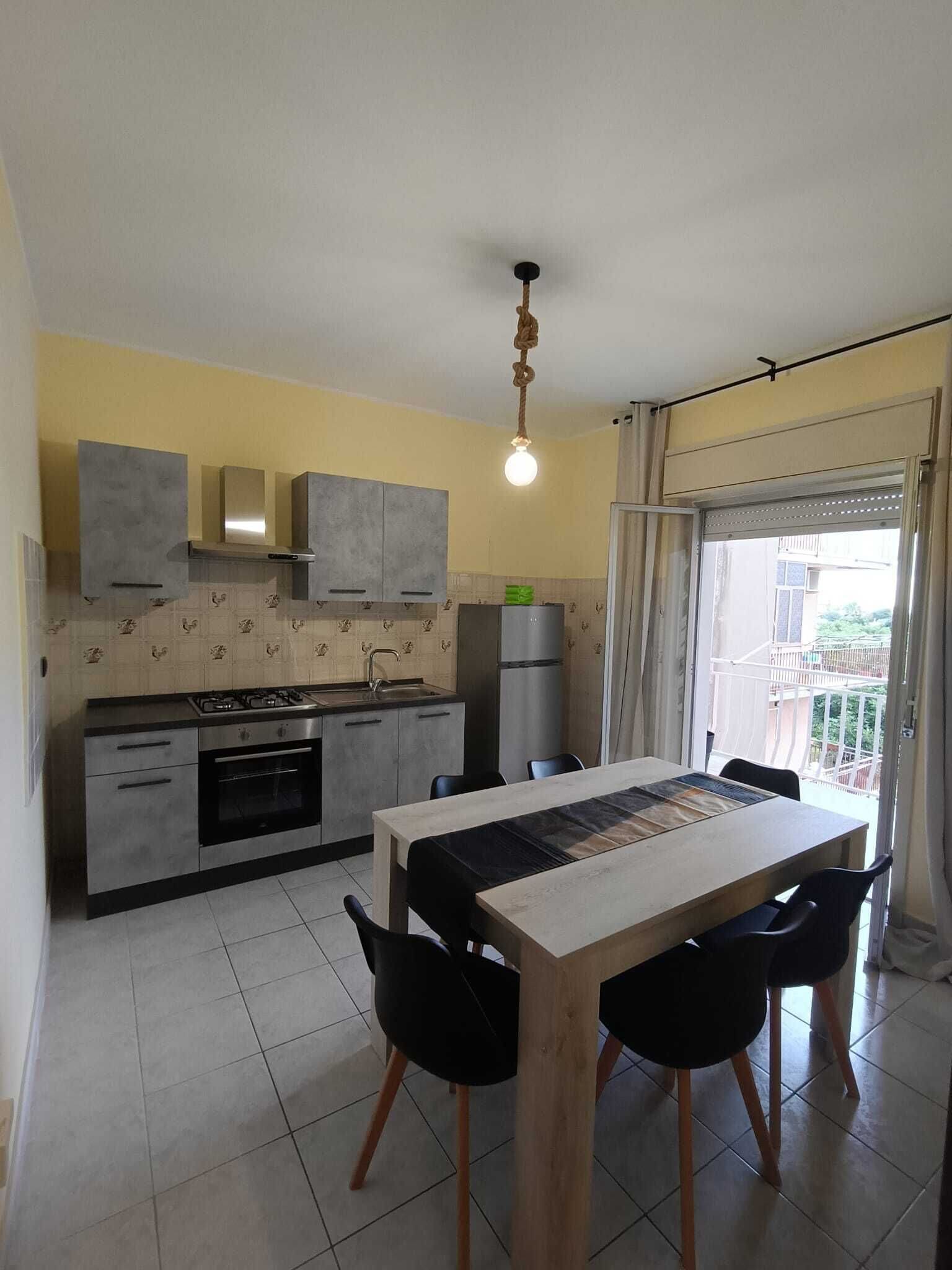 Réfrigérateur, four, plaque de cuisson, cafetière/bouilloire