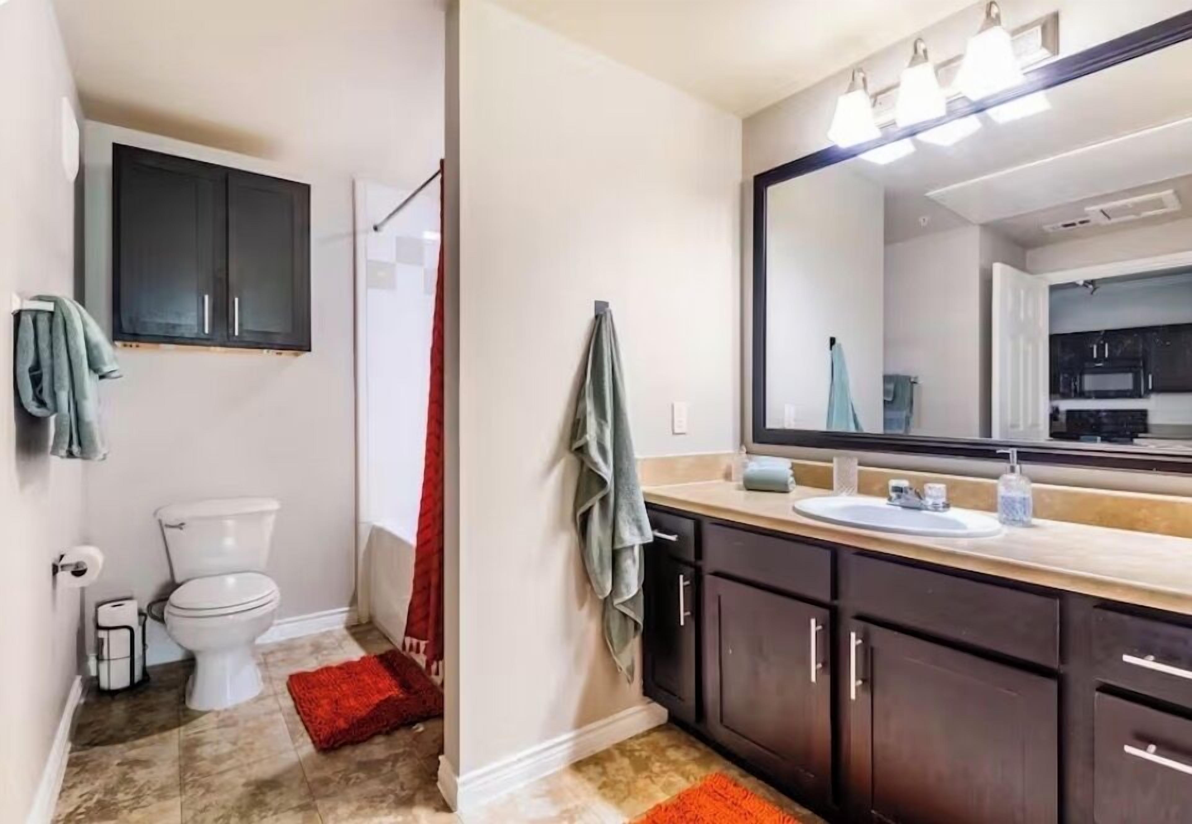 Doccia, asciugacapelli, asciugamani, sapone