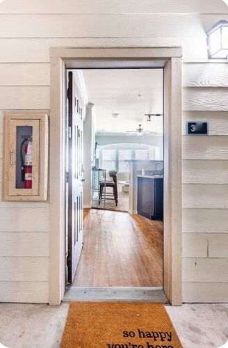 2BR Suite l Walk to Beach! Pool! Gym l 