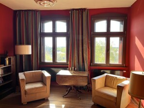 TV, fireplace - Vacation apartment in the old country station 2nd floor (Schwarz)