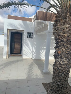 Exterior detail - "DAR MIDOUN " Villa in the center of town with private swimming pool. (Djerba Midun)