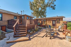 Terrace/patio - Stay at the Sunburst - 2 bedroom 5 min from Joshua Tree NP! (Joshua Tree)