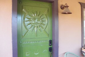 Exterior detail - Stay at the Sunburst - 2 bedroom 5 min from Joshua Tree NP! (Joshua Tree)