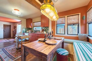 Interior - Stay at the Sunburst - 2 bedroom 5 min from Joshua Tree NP! (Joshua Tree)