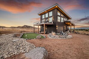 Exterior - Horsethief Hideout - Views, Hot Tub, Firepit Table, Trails Oasis (Loma)