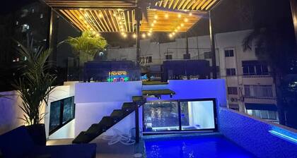 Republic Deluxe – Modern Queen Room + Rooftop