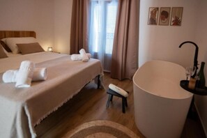 4 bedrooms, WiFi, bed sheets