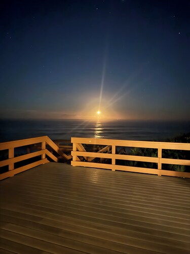 Stunning Ocean Views! 2-bedroom house, private beach in Melbourne Beach, FL