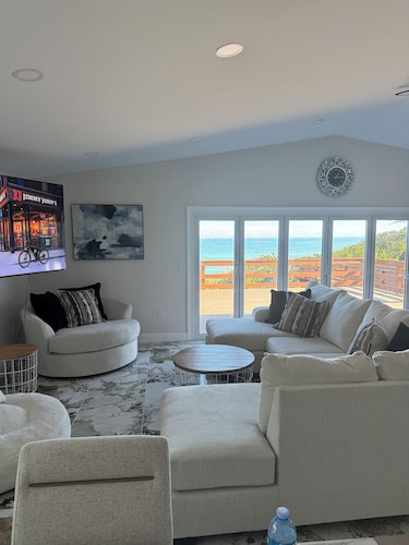 Stunning Ocean Views! 2-bedroom house, private beach in Melbourne Beach, FL