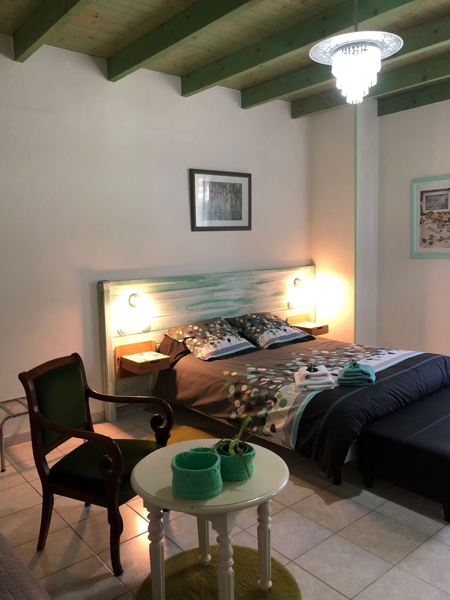 1 slaapkamer, een strijkplank/strijkijzer, beddengoed