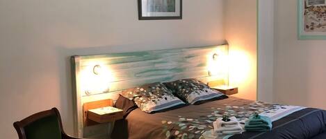 1 slaapkamer, een strijkplank/strijkijzer, beddengoed