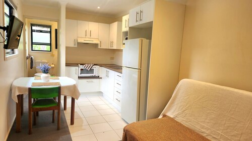Denman! Small Self-Contained Studio in Wavell Heights