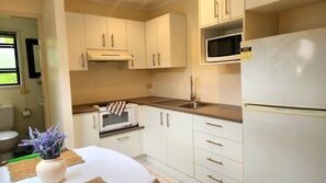 Private kitchen - Denman! Small Self-Contained Studio in Wavell Heights (Wavell Heights)