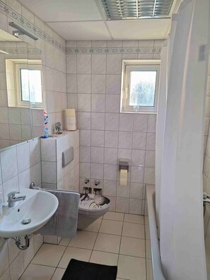 Towels, soap, toilet paper - Vacation apartment Missionshausstrasse Your home within walking distance of the center of St. Wendel (St.Wendel)