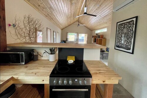La Palomita - Modern Casita in the Heart of Marfa TX