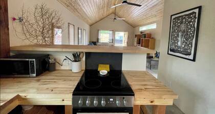 La Palomita - Modern Casita in the Heart of Marfa TX