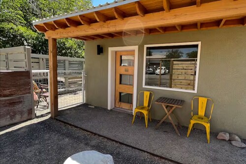 La Palomita - Modern Casita in the Heart of Marfa TX