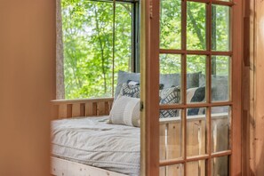 2 Schlafzimmer, Schreibtisch, Bügeleisen/Bügelbrett, kostenloses WLAN