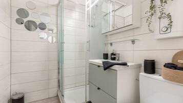 Suihku, hiustenkuivaaja